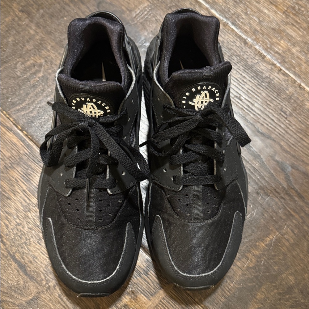 Nike Air Huarache Sneakers - Picture 16 of 17